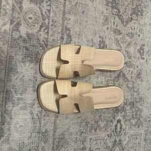 Cushionaire Women’s Voyage Slide Sandal Gold